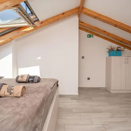 2 Bedroom Cozy In Biograd *