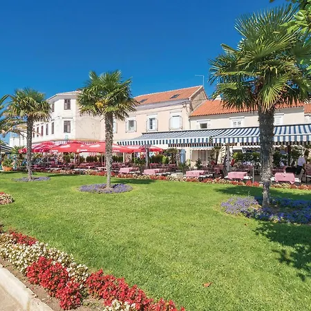 Apartamento 2 Bedroom Cozy In Biograd *